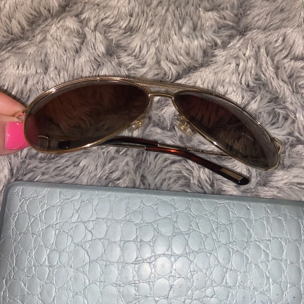 Gold rimmed sunglasses 🕶️